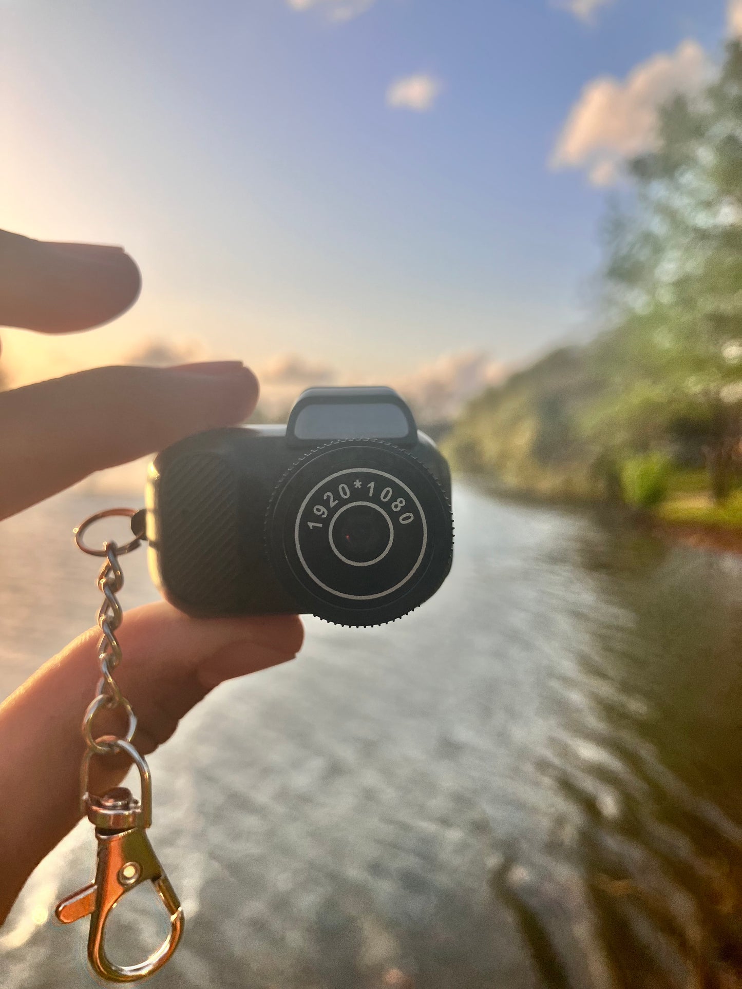 QuickyPic™ - Miniature Keychain Camera